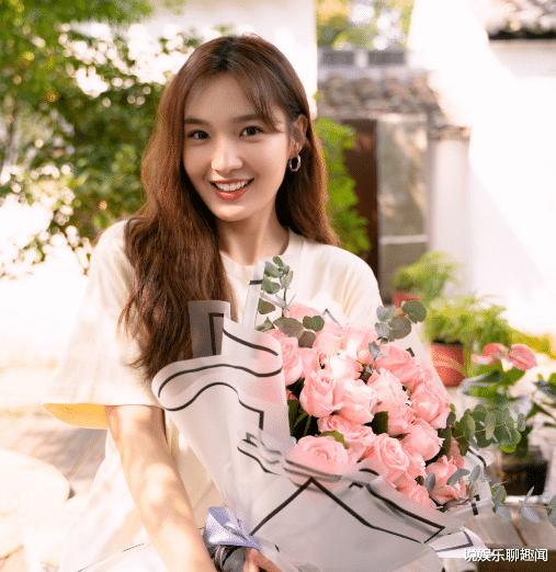18张图回看上世纪|越南女巫造型独具一格,肯尼迪遗孀风中妩媚